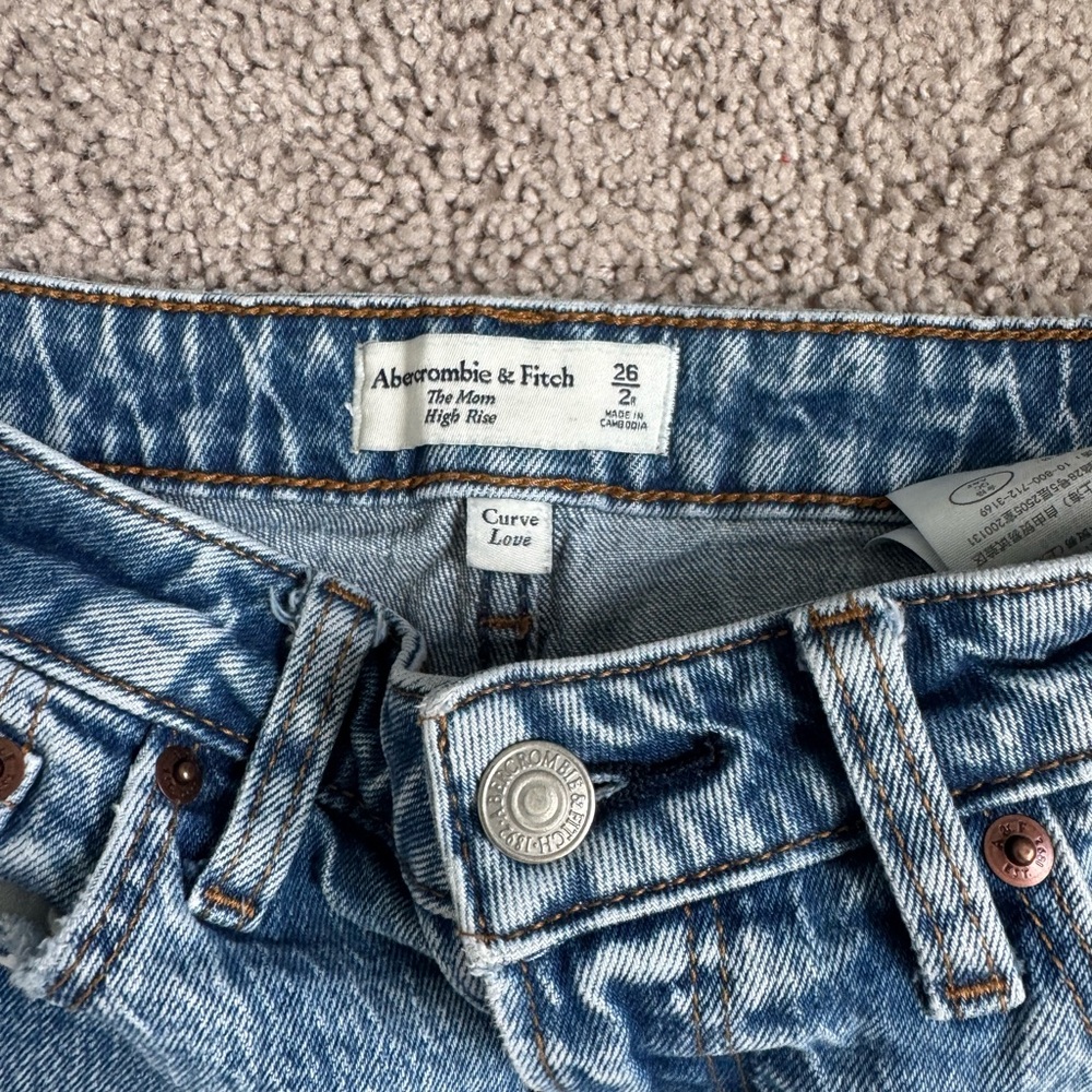 Abercrombie & Fitch Mom High Rise Jeans Size 26 - Picture 2 of 6